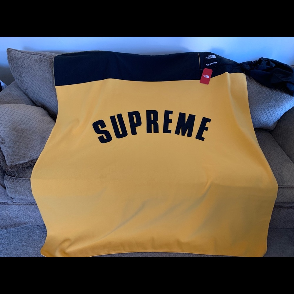 Supreme x The North Face Denali Fleece Blanket